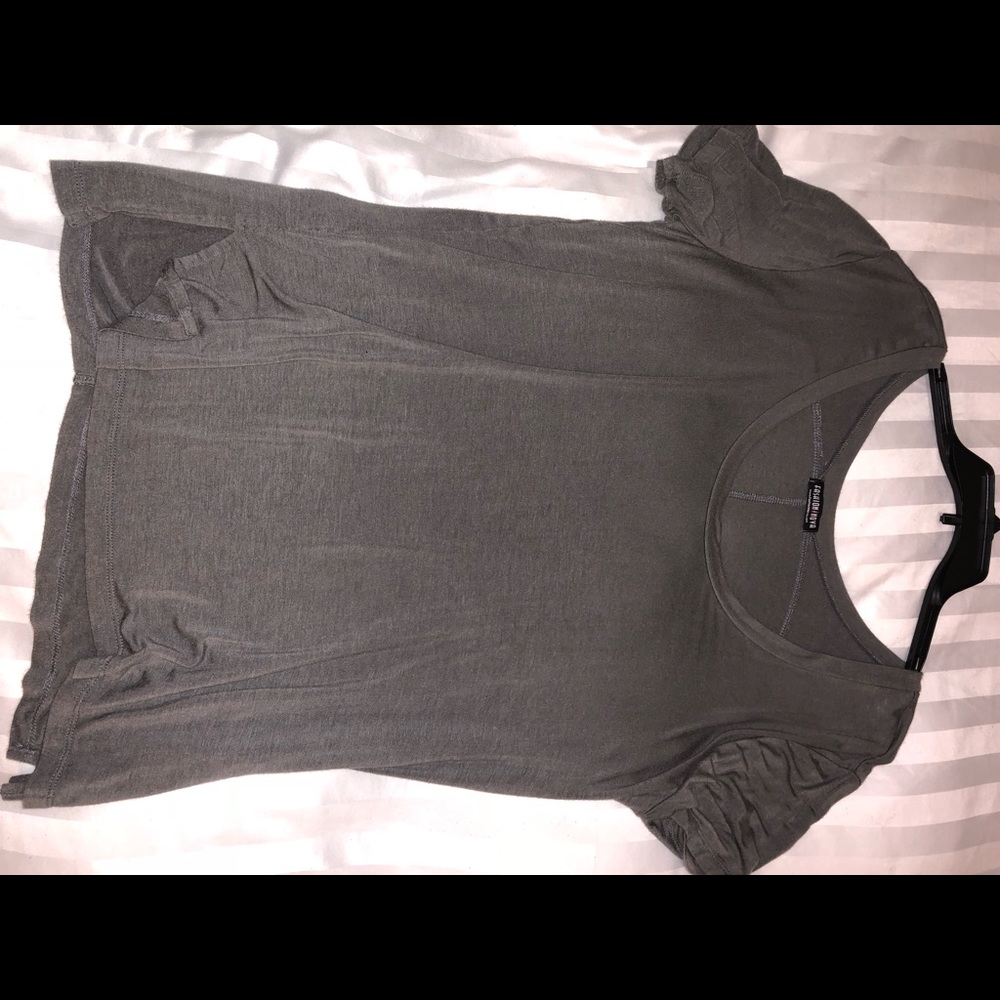 FASHION NOVA GREY T SHIRT SIDE SLIT - Picture 8 of 8